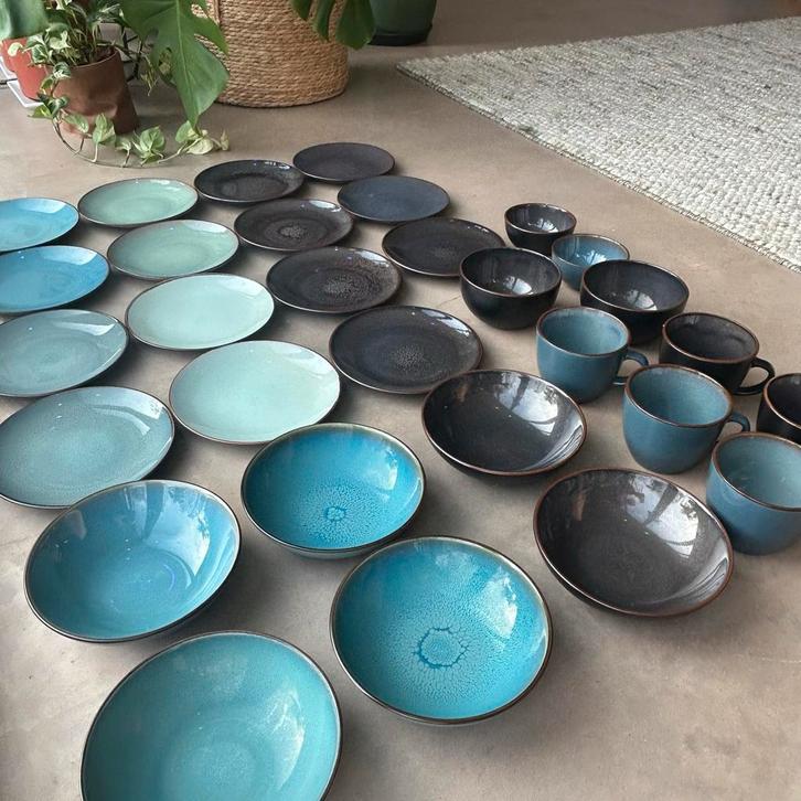 Elin Servies Action Bruin/Blauw/Turquoise - 30  Stuks, Huis en Inrichting, Keuken | Servies, Gebruikt, Bord(en), Effen, Aardewerk