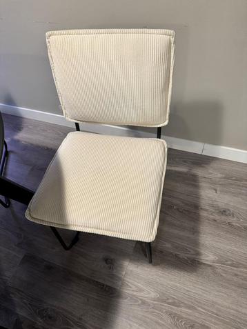4 x Eetkamer stoelen beschikbaar voor biedingen