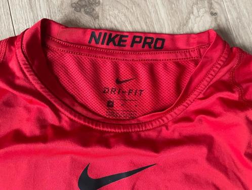 Thermoshirt Nike maat M zo goed als nieuw, Kleding | Heren, Sportkleding, Zo goed als nieuw, Maat 48/50 (M), Rood, Ophalen of Verzenden