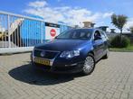 Volkswagen Passat Variant 2.0 FSI Comfortline Business, Gebruikt, 4 cilinders, Blauw, Origineel Nederlands