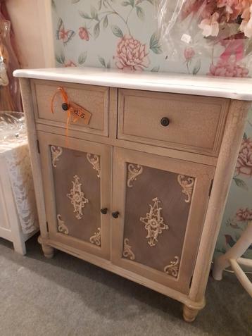 Mooi brocante kastje ca 70 x 40 en 80 hoog. beschikbaar voor biedingen