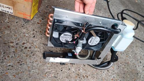 Koperen waterkoeling incl pomp en reservoir, Hobby en Vrije tijd, Elektronica-componenten, Ophalen of Verzenden