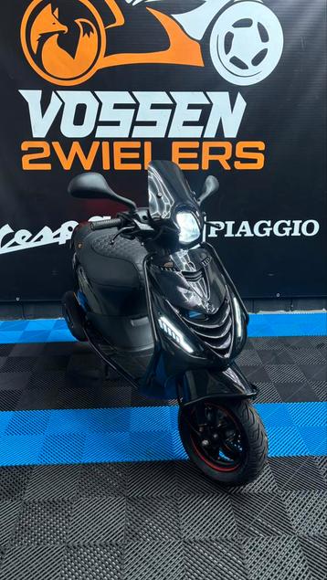 Piaggio Zip 2019 | Black on Black | LED | Beugels  beschikbaar voor biedingen