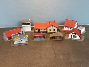 8 stuks huisjes, station, seinhuis, kiosk voor de treinbaan beschikbaar voor biedingen