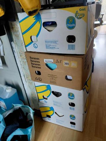 4 bananendozen vol rommelmarkt spullen en los spul beschikbaar voor biedingen