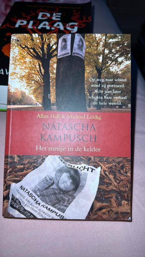 A. Hall - Natascha Kampusch het meisje in de kelder, Boeken, Overige Boeken, Zo goed als nieuw, Ophalen of Verzenden