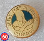 Pin Clinique Notre Dame, Verzamelen, Speldjes, Pins en Buttons, Gebruikt, Verzenden
