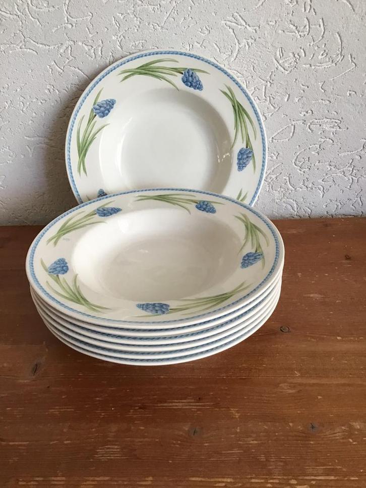 “Forget me not” serviesset, Huis en Inrichting, Keuken | Servies, Zo goed als nieuw, Overige typen, Overige stijlen, Aardewerk