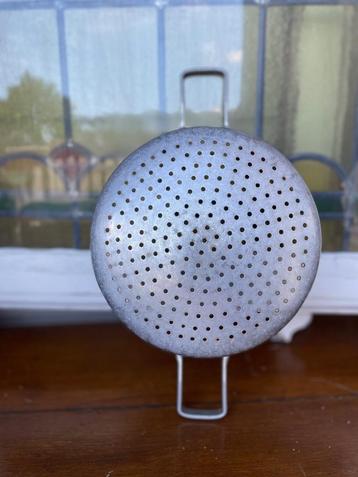 Vintage vergiet beschikbaar voor biedingen