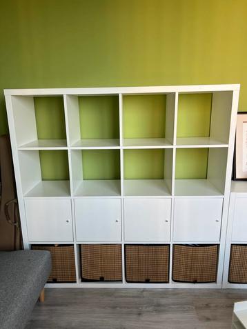 IKEA Kallax blokken kast met rij deuren en manden (182x182cm beschikbaar voor biedingen