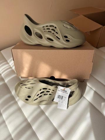 Adidas Yeezy Foam Runner  maat EUR 46  Stone Salt Nieuw beschikbaar voor biedingen