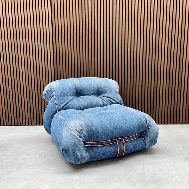 Cassina Soriana - Japanese denim limited edition, Antiek en Kunst, Antiek | Meubels | Stoelen en Banken, Ophalen of Verzenden