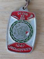 Sleutelhanger Ajax op een slof en oude voetbalschoen 1967, Verzenden, Zo goed als nieuw, Ajax