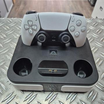 DualSense 5 controller met Dual Fast Charging Station beschikbaar voor biedingen