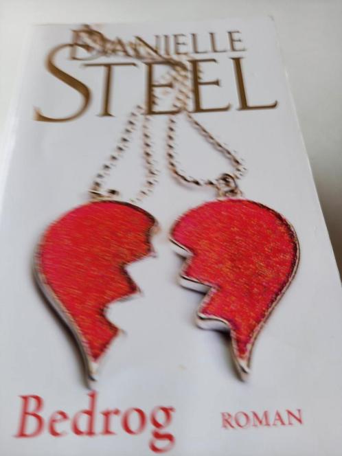 Danielle Steel - Bedrog, Boeken, Romans, Zo goed als nieuw, Nederland, Ophalen of Verzenden