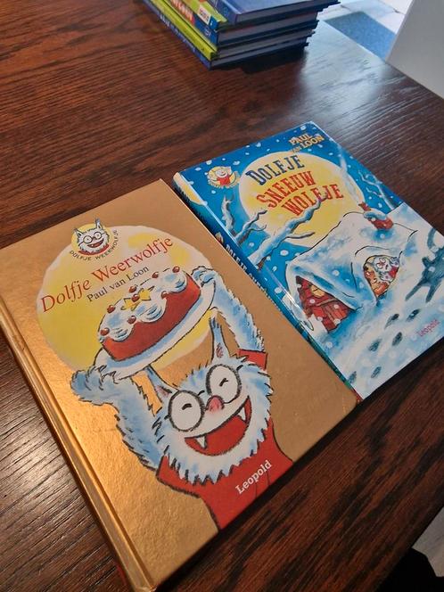 Twee Dolfje weerwolfje boeken van Paul van Loon! Avi m5 - m6, Boeken, Kinderboeken | Jeugd | 10 tot 12 jaar, Zo goed als nieuw