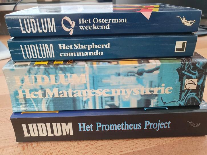 Ludlum - 4 Spannende Thrillers, Boeken, Thrillers, Gelezen, Nederland, Ophalen of Verzenden