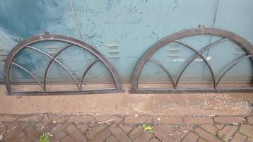 2 prachtige authentieke hele gietijzeren stalramen 99/54 beschikbaar voor biedingen