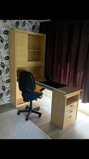 Bureau met kast en electrisch verstelbaar bed beschikbaar voor biedingen