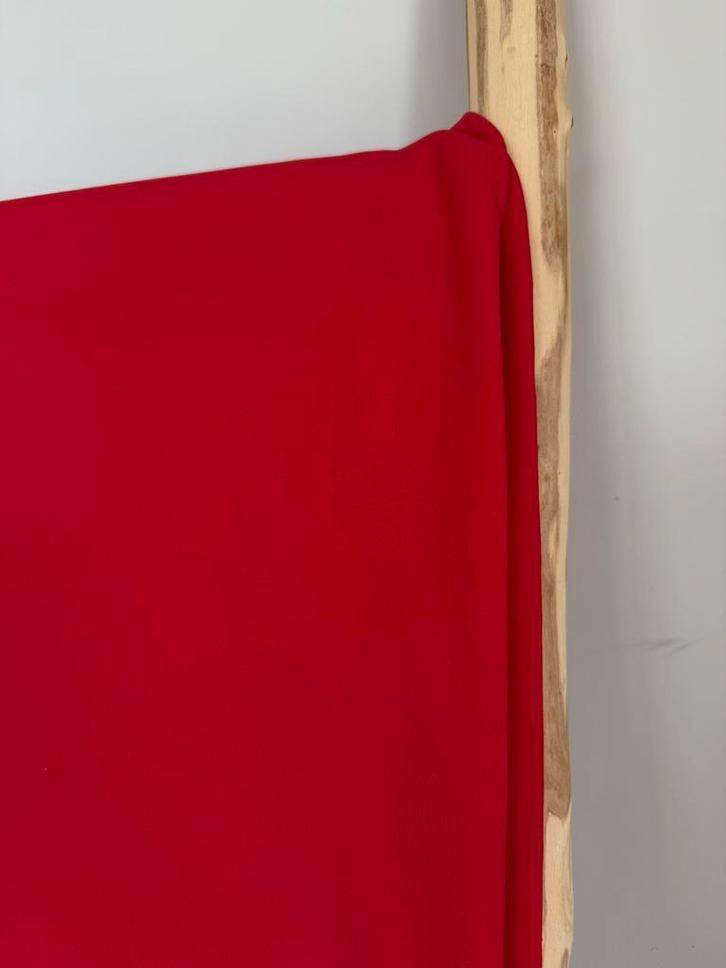 Rode Waterafstotende Stof met Zachte Binnenkant, Hobby en Vrije tijd, Stoffen en Lappen, Nieuw, Polyester, 120 cm of meer, 200 cm of meer