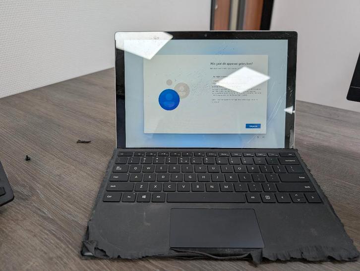 Surface pro 5th gen, Computers en Software, Windows Tablets, Gebruikt, Wi-Fi, 128 GB, Ophalen of Verzenden