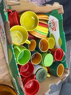 Doos vol met kopjes en schotels van Driehoek Huizen, Huis en Inrichting, Keuken | Servies, Ophalen, Porselein, Overige stijlen