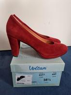 Voltan pumps, Ophalen of Verzenden, Zo goed als nieuw, Rood