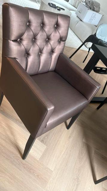 4 Eetkamerstoelen met zwarte poten beschikbaar voor biedingen