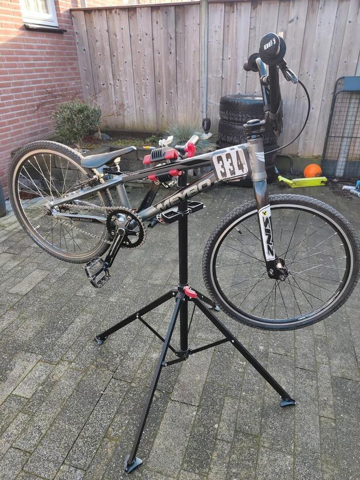 Fietsreparatie standaard in zeer goede staat, Fietsen en Brommers, Fietsaccessoires | Fietsgereedschap, Zo goed als nieuw, Overig gereedschap