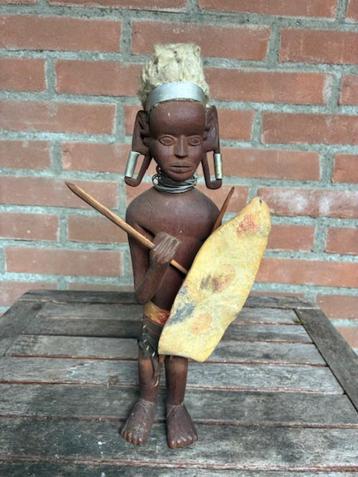Kunst Houtsnijwerk Beeld Afrikaanse Strijder beschikbaar voor biedingen