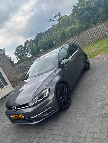 Volkswagen Golf 1.4 TSI Highline Bussines / Virtual cockpit beschikbaar voor biedingen