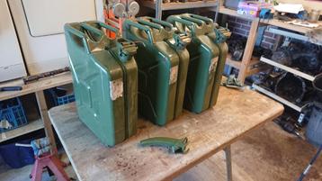 3x 20 liter jerrycan van metaal  beschikbaar voor biedingen
