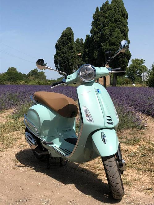 Vespa Primavera 50/euro5  Brom Top staat weinig km, Fietsen en Brommers, Scooters | Vespa, Zo goed als nieuw, Ophalen