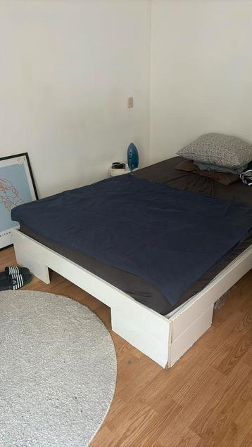 Bed and mattress beschikbaar voor biedingen