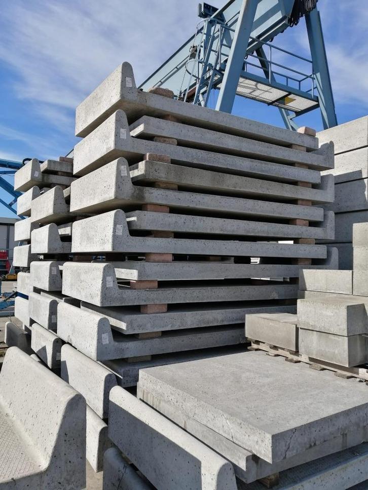 Betonplaten met opstaande nokken 500m2, 10€/m2 restpartij, Tuin en Terras, Tegels en Klinkers, Zo goed als nieuw, Overige typen