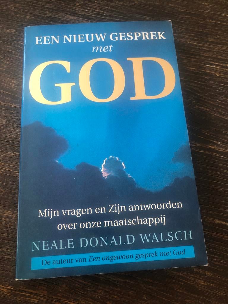 Een nieuw gesprek met God - Neale Donald Walsch, Boeken, Ophalen of Verzenden, Gelezen, Overige religies