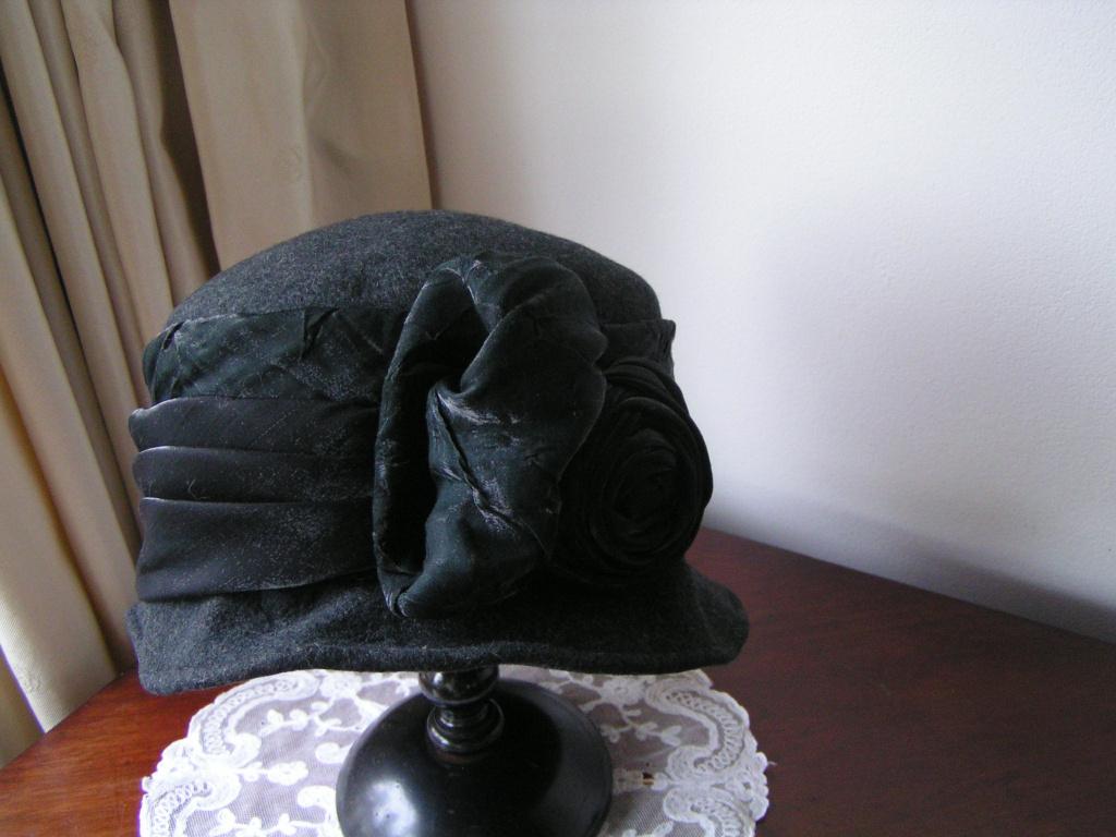 Prachtig Grijs-Zwart Hoedje, Kleding | Dames, Hoeden en Petten, Ophalen of Verzenden, Zo goed als nieuw, One size fits all