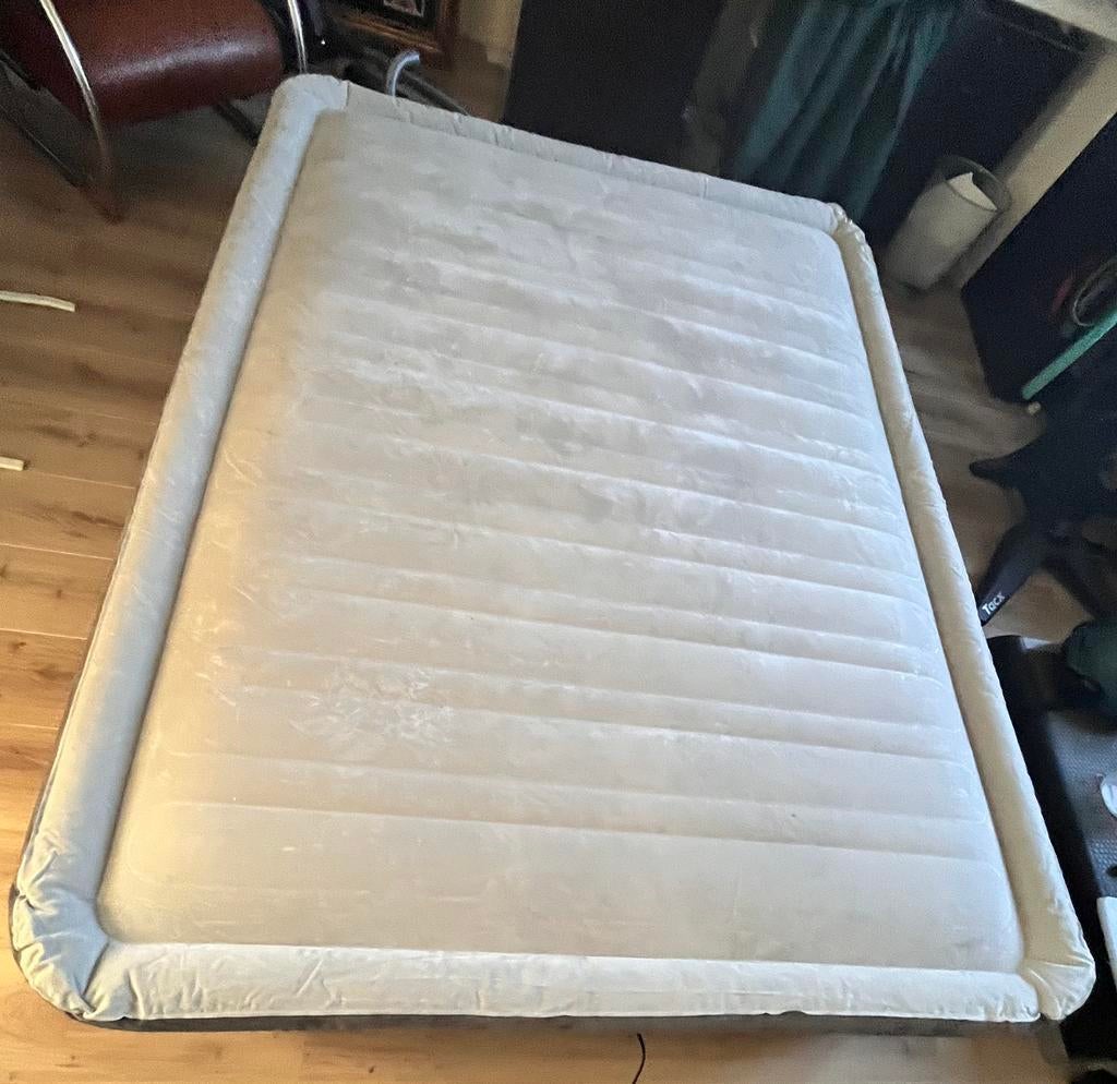 Intex 2 persoons luchtbed met elektrische pomp, Ophalen, Zo goed als nieuw, Tweepersoons