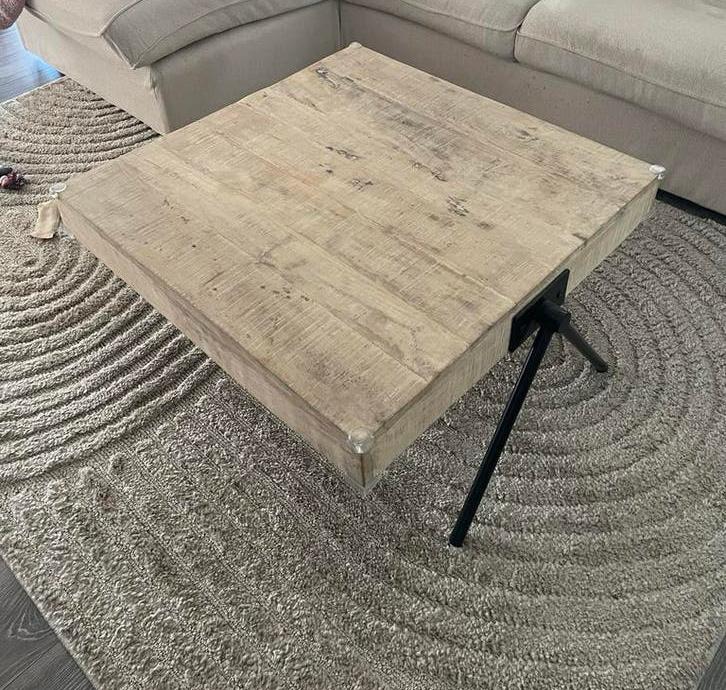 Robuuste vierkante salontafel van licht hout, Huis en Inrichting, Tafels | Salontafels, Ophalen, 50 tot 100 cm, Vierkant, 50 tot 100 cm