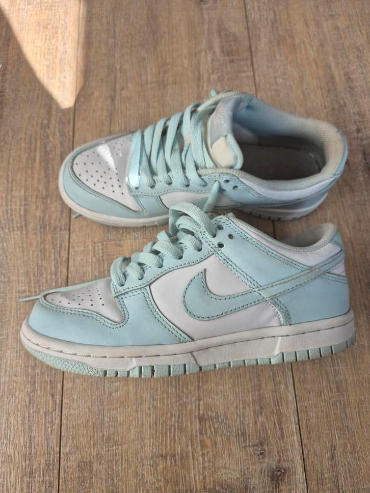 Nike Dunk Low Light Blue Chill (GS) - Maat 35.5, Kinderen en Baby's, Kinderkleding | Schoenen en Sokken, Ophalen of Verzenden