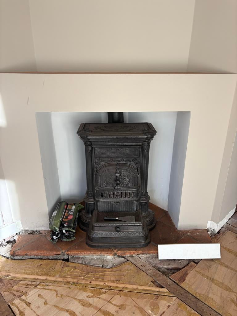 Antieke gietijzeren kachel, Huis en Inrichting, Haarden, Ophalen, Zo goed als nieuw, Vrijstaande haard, Houthaard