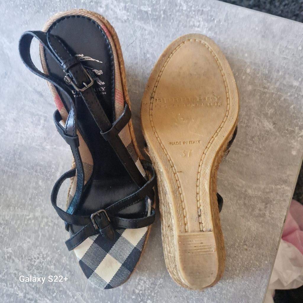 Nieuw Burberry sleehak sandalen maat 37, Zwart, Zo goed als nieuw, Burberry, Sandalen of Muiltjes