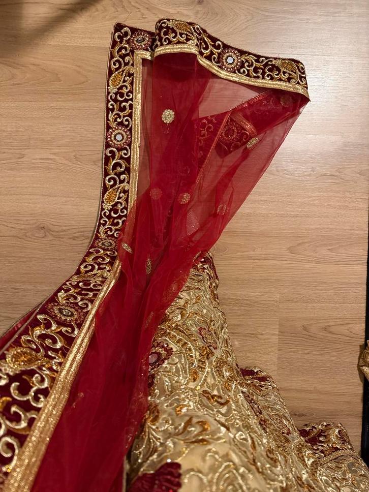 Prachtige Indiase Jurk, Kleding | Dames, Jurken, Zo goed als nieuw, Maat 38/40 (M), Rood, Knielengte, Ophalen of Verzenden