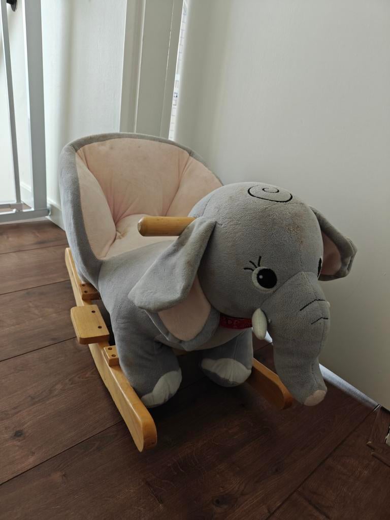 Schattige olifant schommelstoel, Ophalen