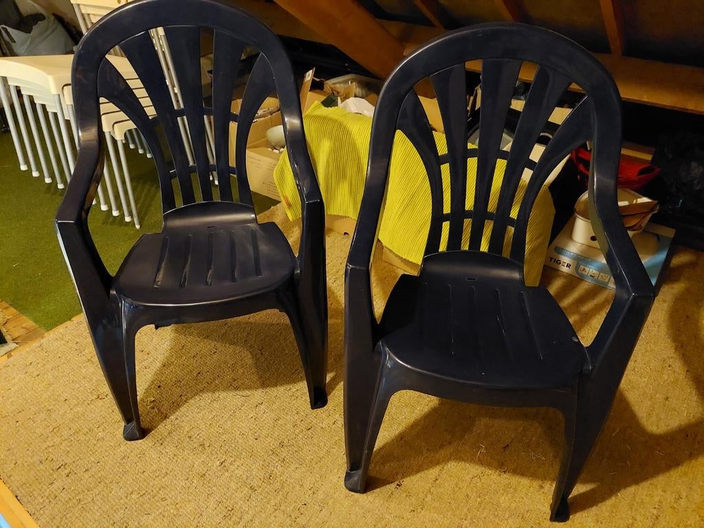 2 donkerblauwe Jardin kuipstoelen zgan, Tuin en Terras, Ophalen, Zo goed als nieuw, Kunststof, Stapelbaar