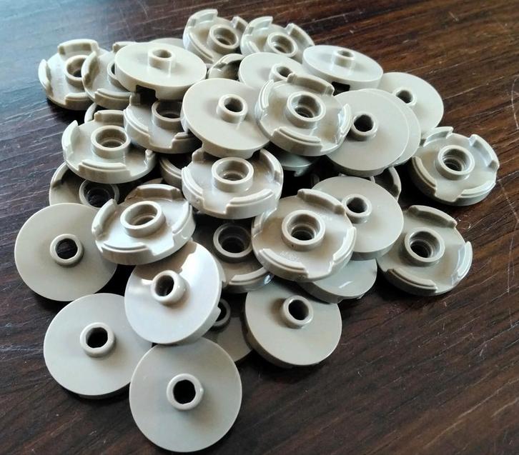 LEGO rond 2x2 plaat / plate dark tan plat met nop / stud, Kinderen en Baby's, Speelgoed | Duplo en Lego, Nieuw, Lego, Losse stenen