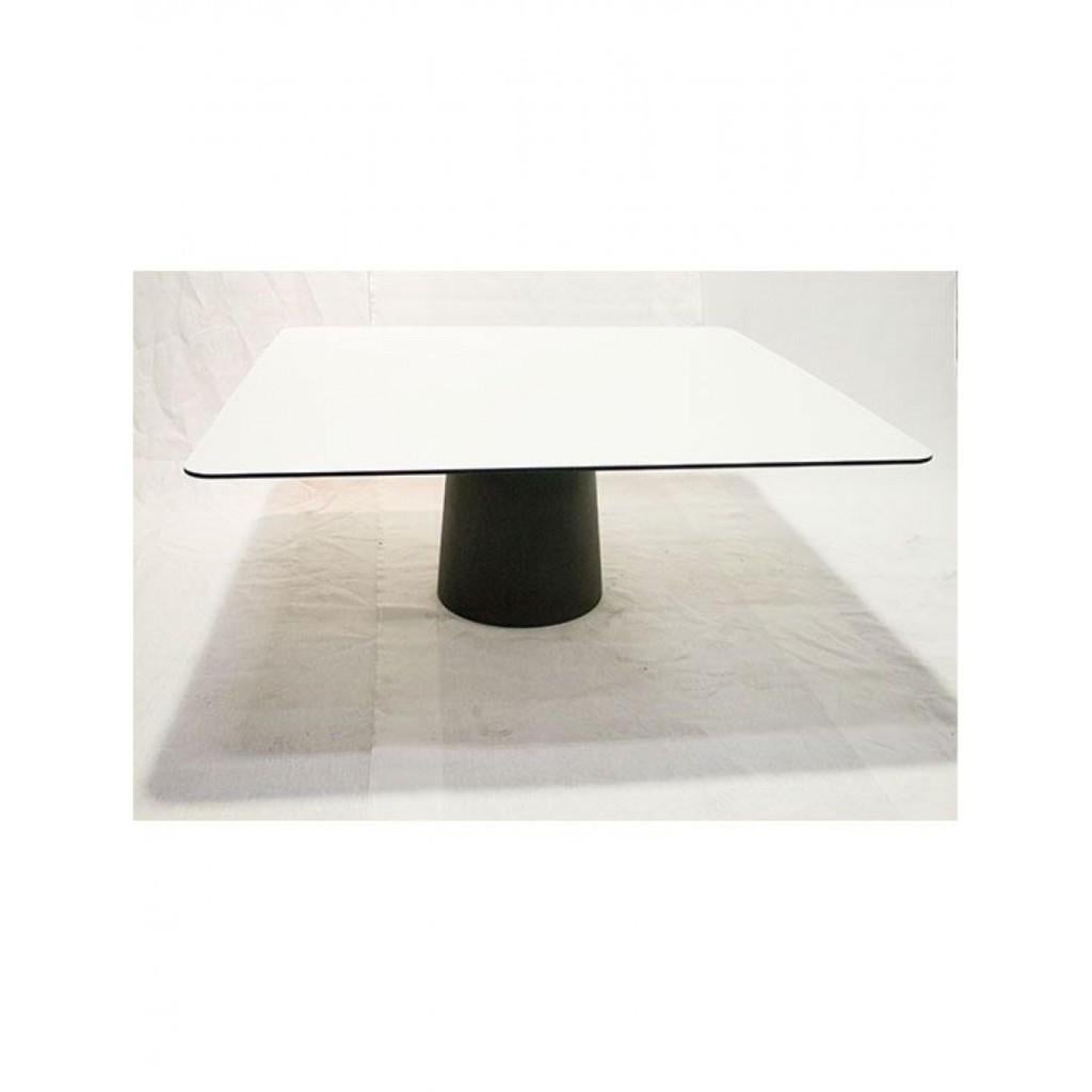 Moooi Container Table 7043 – 160x160 cm, Ophalen, Kunststof, 150 tot 200 cm, Vierkant