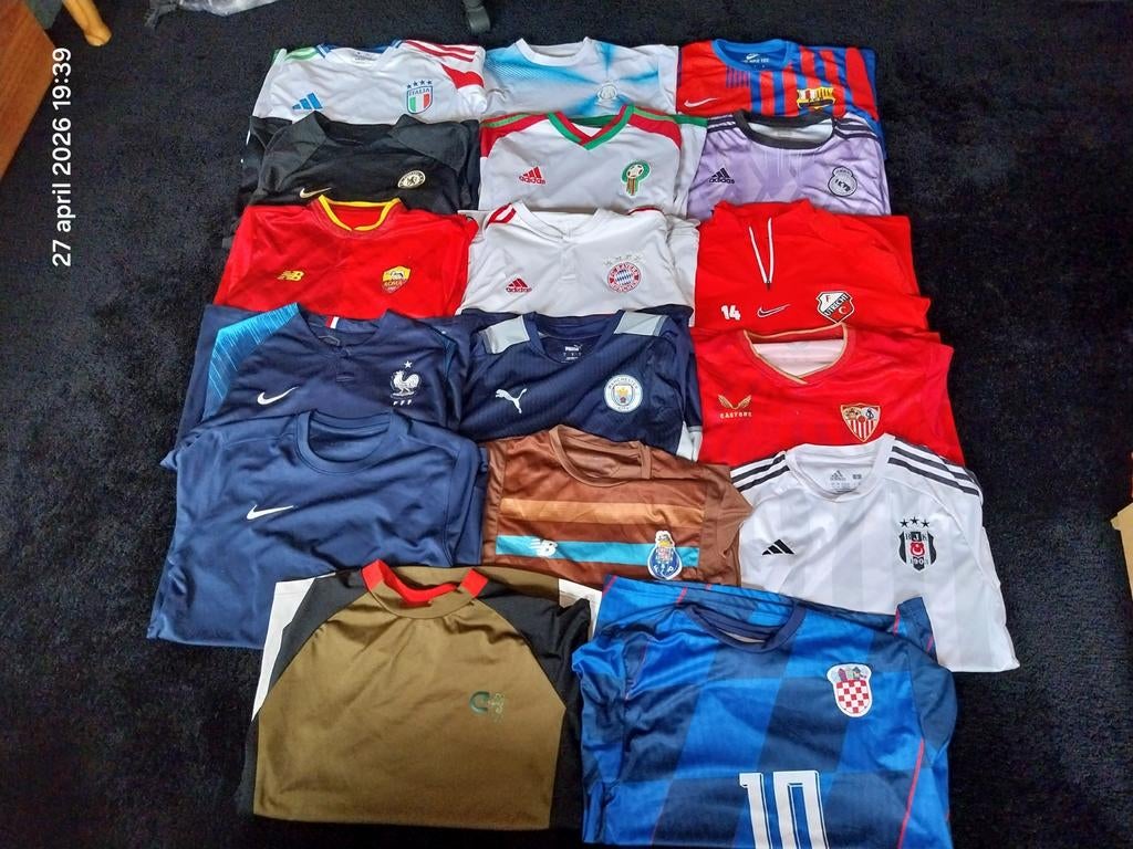 Partij voetbalshirts (17 stuks), Ophalen of Verzenden, Zo goed als nieuw, Maat 52/54 (L)