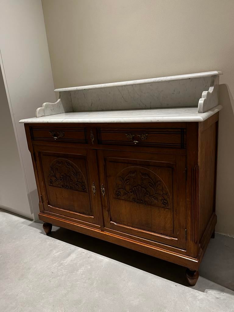 Houten kast / commode met marmeren blad, Ophalen