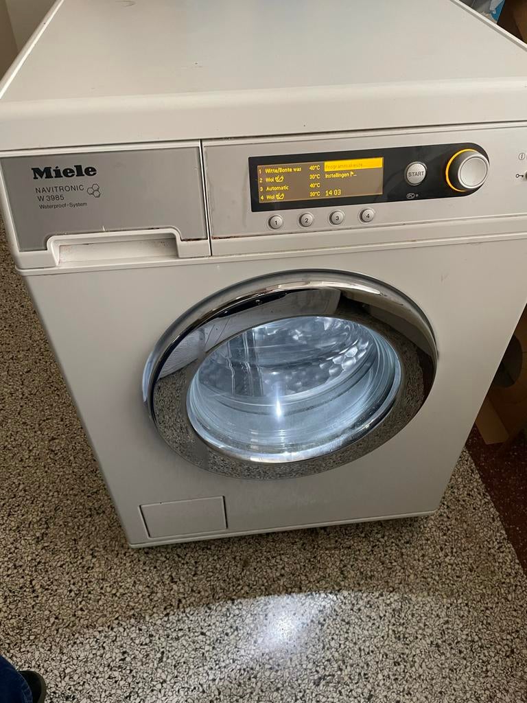 Miele Wasmachine W 3985 Navitronic Waterproof-System, Ophalen, Zo goed als nieuw, Voorlader, 85 tot 90 cm